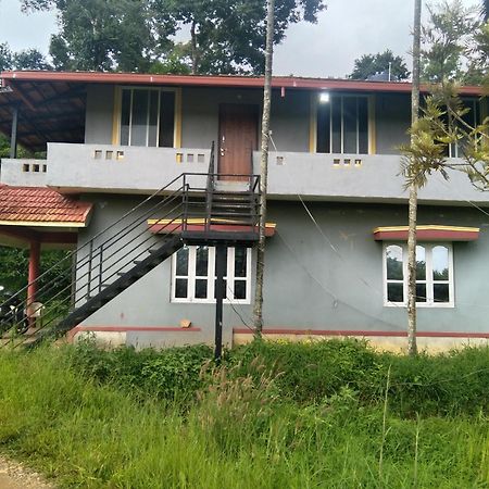 Samz Estate Stay 2Bhk Madikeri Bagian luar foto
